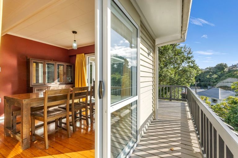 Photo of property in 50 Seaview Road, Marfell, New Plymouth, 4310