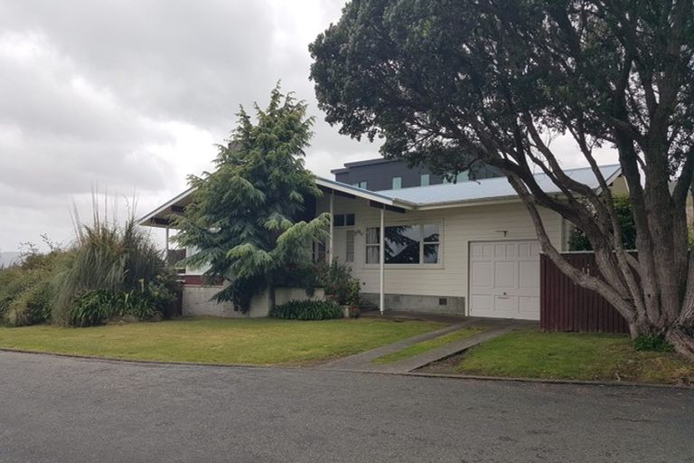 Photo of property in 1 Nikau Street, Eastbourne, Lower Hutt, 5013