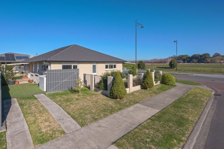 Photo of property in 66 Orotu Drive, Poraiti, Napier, 4112