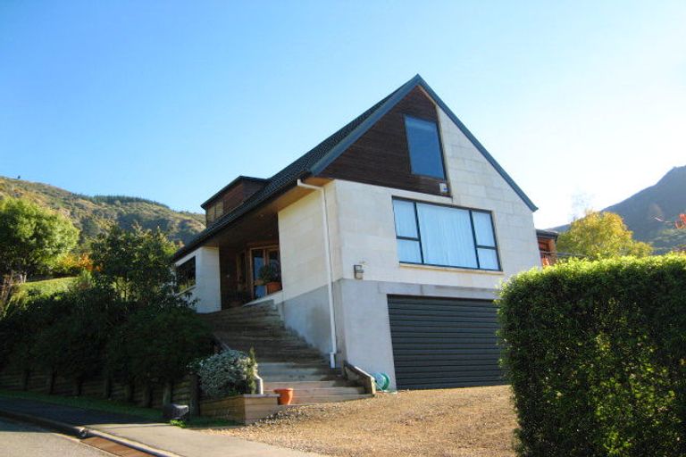 Photo of property in 2 Hay's Rise, Governors Bay, Lyttelton, 8971