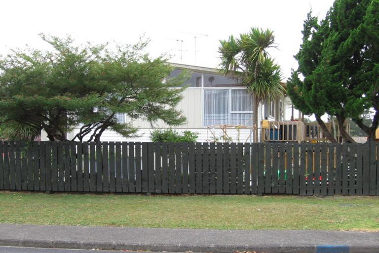 Photo of property in 34 Kirby Street, Glendene, Auckland, 0602