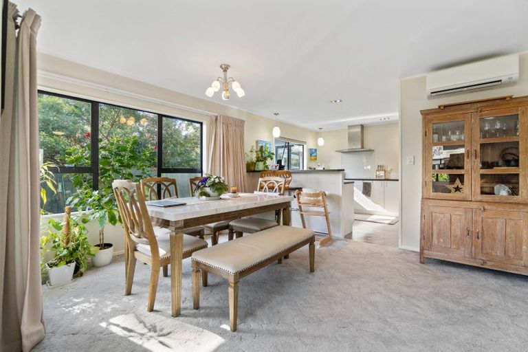 Photo of property in 9 Wyatt Place, Glendene, Auckland, 0602