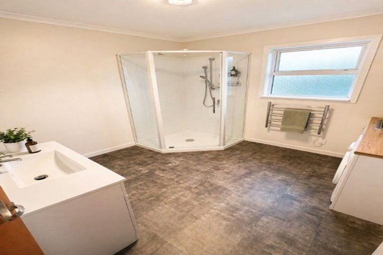 Photo of property in 21 Mako Mako Road, Levin, 5510