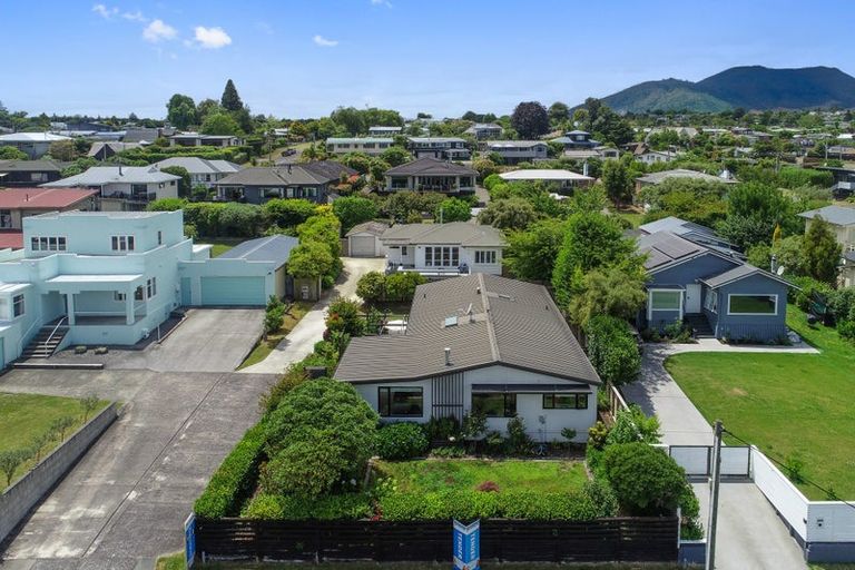 Photo of property in 2/14 Mere Road, Taupo, 3330