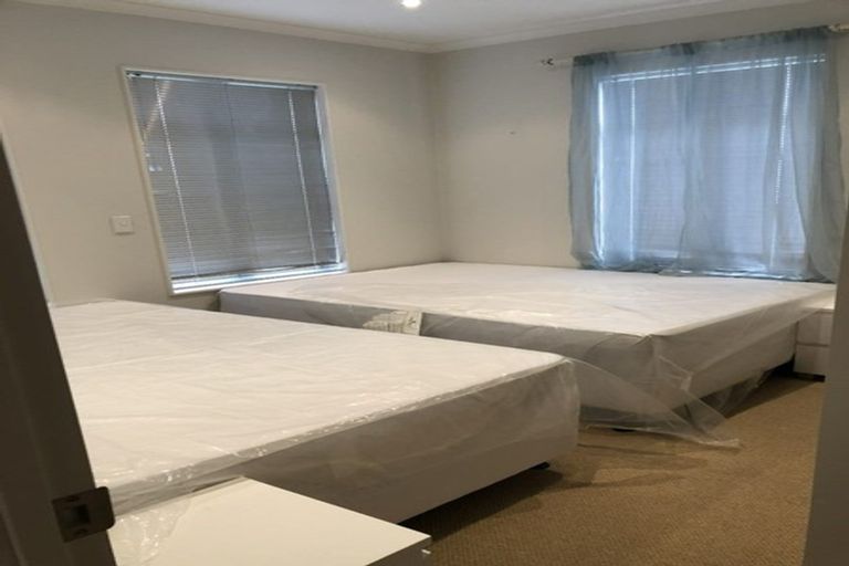 Photo of property in 118 Bleakhouse Road, Mellons Bay, Auckland, 2014