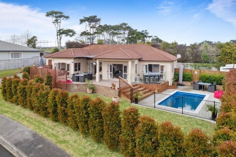 Photo of property in 8 Stonedge Lane, Rosedale, Auckland, 0632