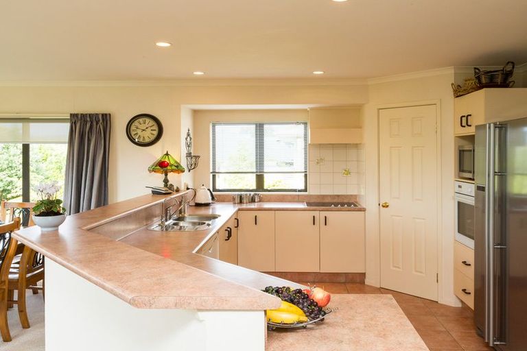 Photo of property in 143 Summerhill Drive, Fitzherbert, Palmerston North, 4410