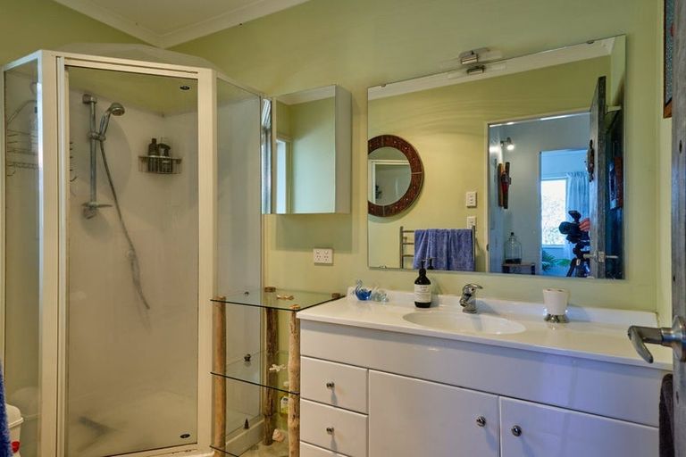 Photo of property in 17 Makura Road, Goose Bay, Kaikoura, 7374