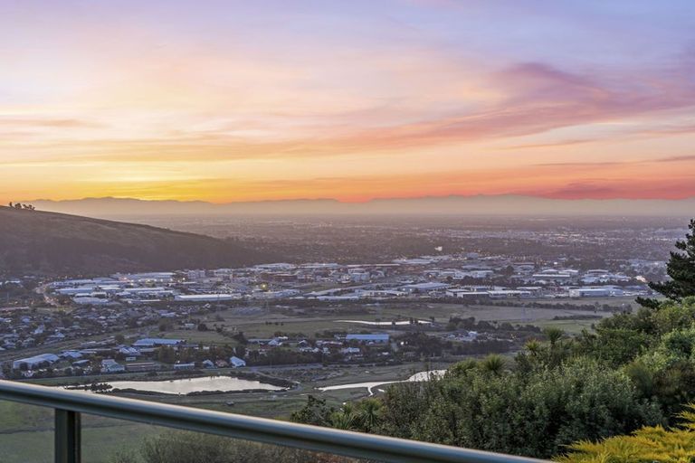 Photo of property in 18 Rockview Place, Mount Pleasant, Christchurch, 8081