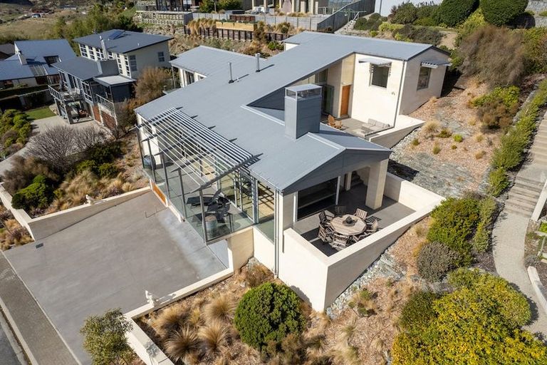 Photo of property in 4 Elizabeth Place, Kelvin Heights, Queenstown, 9300