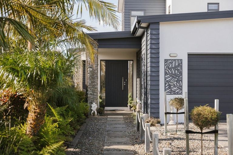 Photo of property in 37 Coast Boulevard, Papamoa Beach, Papamoa, 3118