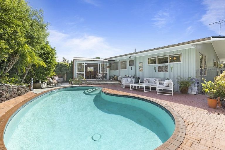 Photo of property in 10 Ponui Place, Mairangi Bay, Auckland, 0630