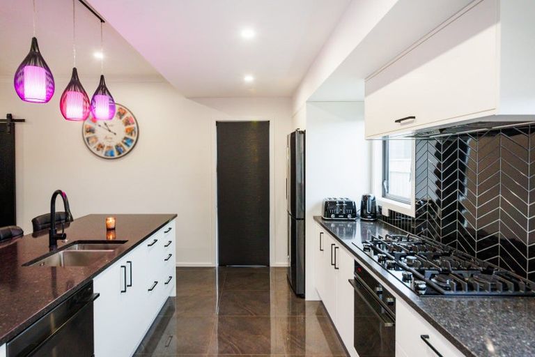 Photo of property in 12 Ivy Lane, Kelvin Grove, Palmerston North, 4414