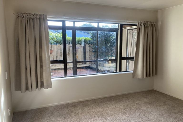 Photo of property in 2/136 Karori Road, Karori, Wellington, 6012