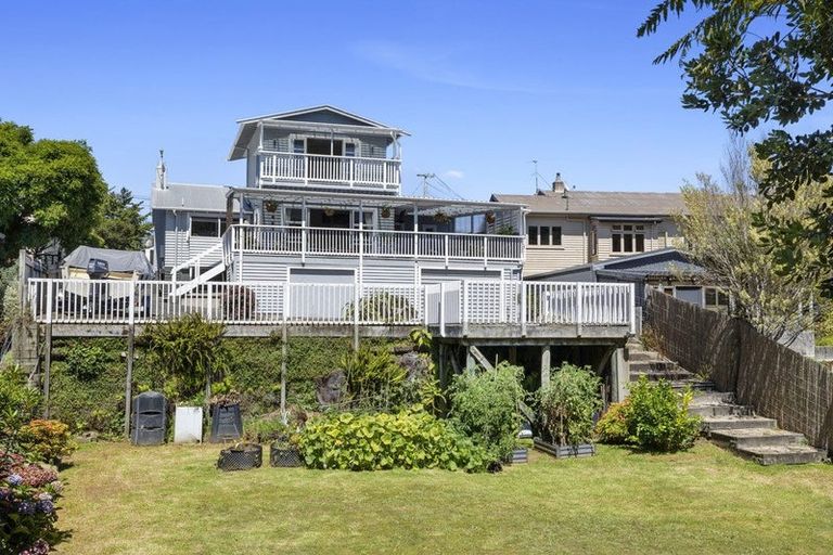 Photo of property in 47 Waiwaka Terrace, Strandon, New Plymouth, 4312