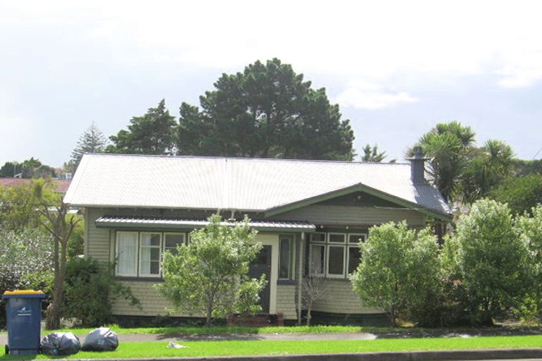 Photo of property in 20 Evans Road, Glen Eden, Auckland, 0602