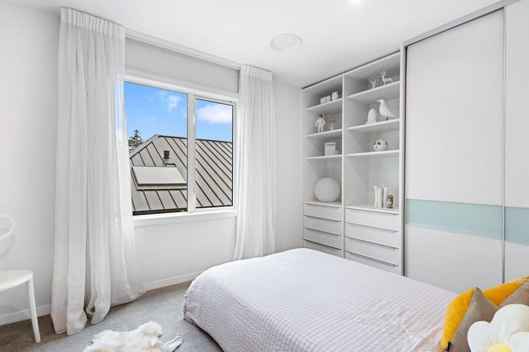 Photo of property in 2 Snowdon Road, Fendalton, Christchurch, 8052