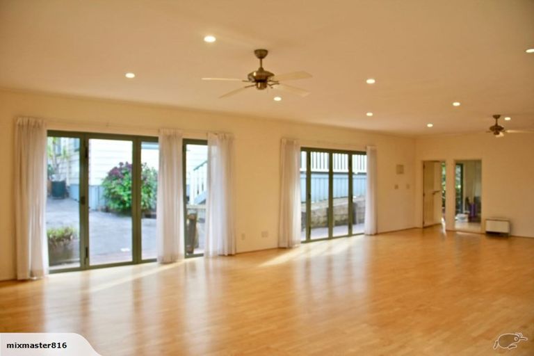 Photo of property in 18 Huia Road, Titirangi, Auckland, 0604