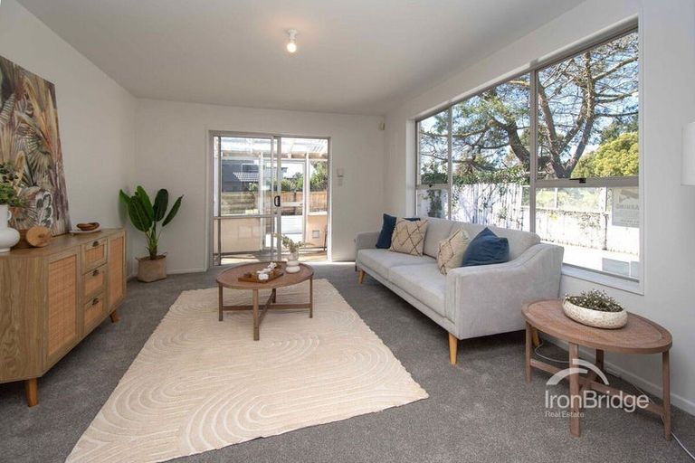 Photo of property in 2/72 Waratah Street, Avondale, Christchurch, 8061