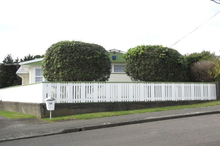 Photo of property in 11 Bancroft Terrace, Newlands, Wellington, 6037