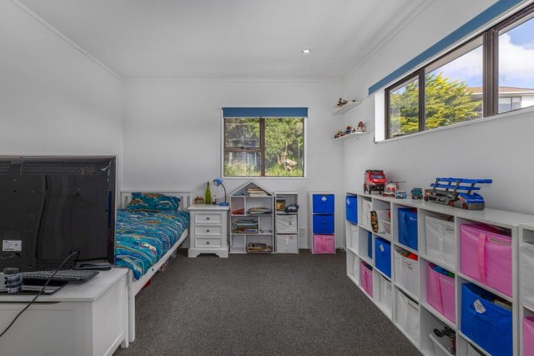 Photo of property in 40 Mercury Way, Whitby, Porirua, 5024