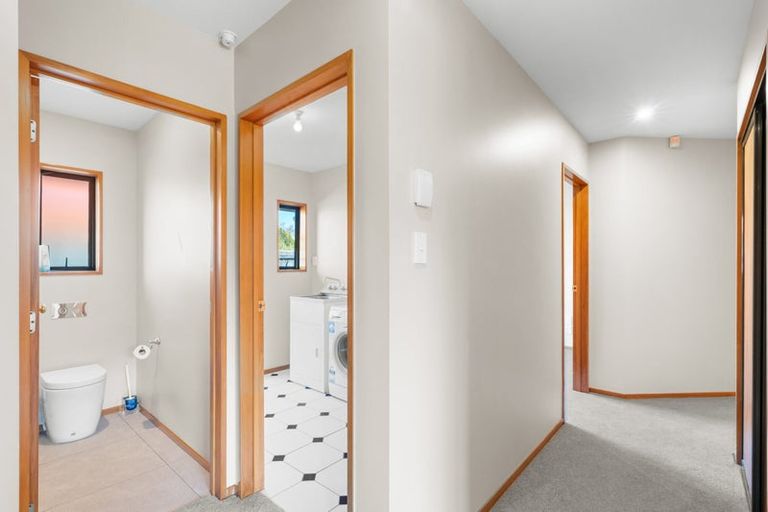 Photo of property in 8 Claverley Gardens, Avonhead, Christchurch, 8042