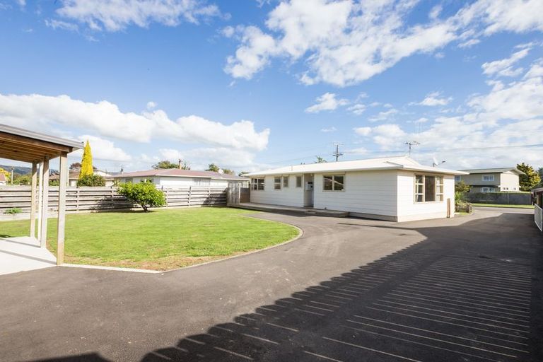 Photo of property in 95 Churchill Avenue, Hokowhitu, Palmerston North, 4410