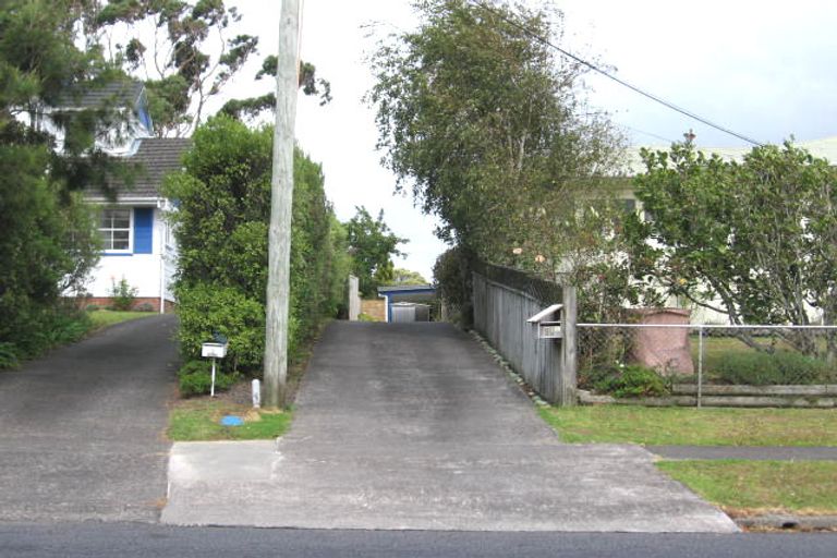 Photo of property in 2/5 Sunnynook Road, Forrest Hill, Auckland, 0620