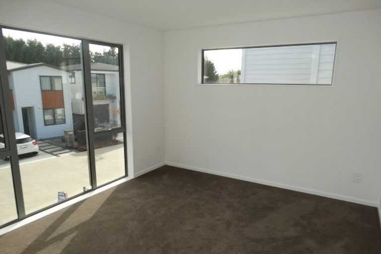 Photo of property in 5 Pihoihoi Place, Hobsonville, Auckland, 0616