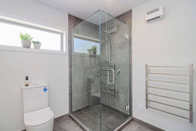 Photo of property in 1/7 Grays Road, Plimmerton, Porirua, 5026