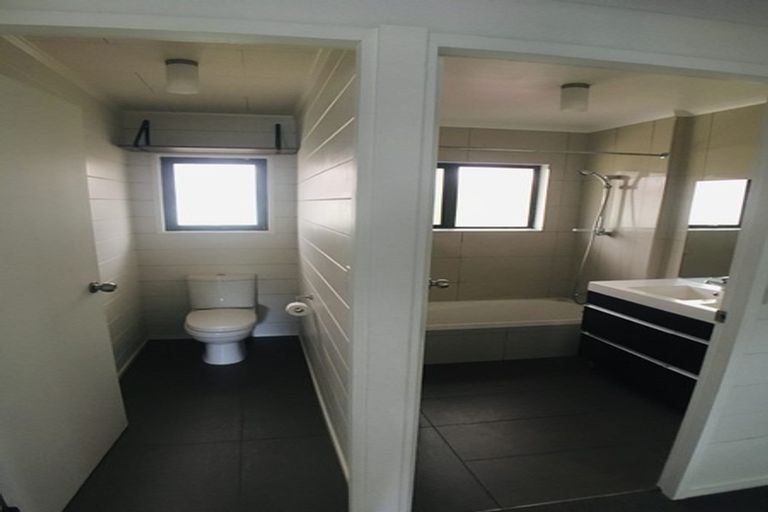 Photo of property in 1/36 Lewis Road, Pakuranga, Auckland, 2010