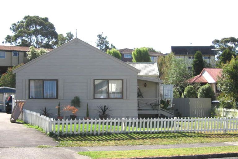Photo of property in 3 Mistletoe Place, Browns Bay, Auckland, 0630
