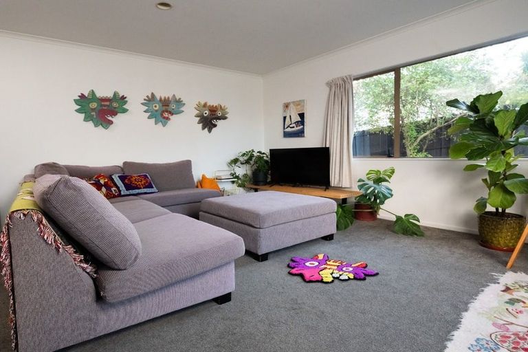 Photo of property in 25 Loughanure Place, Massey, Auckland, 0614