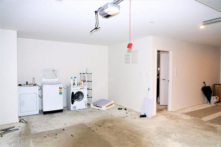 Photo of property in 17c Lavery Place, Sunnynook, Auckland, 0632