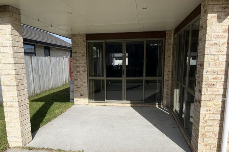 Photo of property in 51 Gandalf Crescent, Paraparaumu, 5032