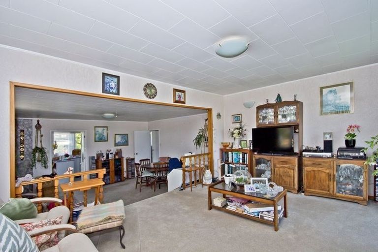 Photo of property in 35 Larissa Avenue, Henderson, Auckland, 0610