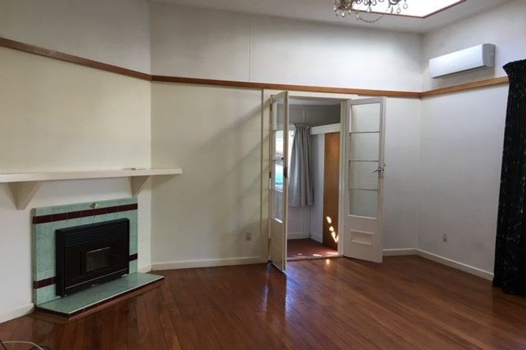 Photo of property in 17 Awaroa Road, Sunnyvale, Auckland, 0612