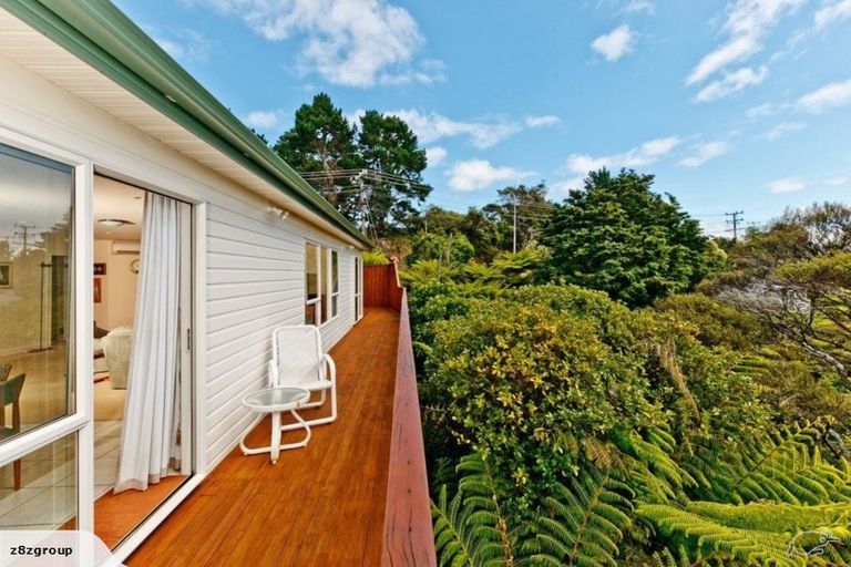 Photo of property in 37 Lorikeet Place, Unsworth Heights, Auckland, 0632