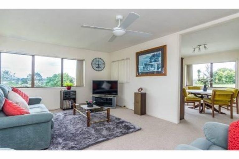 Photo of property in 2/75a West Coast Road, Glen Eden, Auckland, 0602