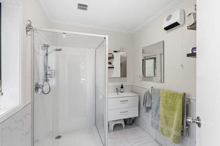 Photo of property in 6 Karlos Lane, Levin, 5510