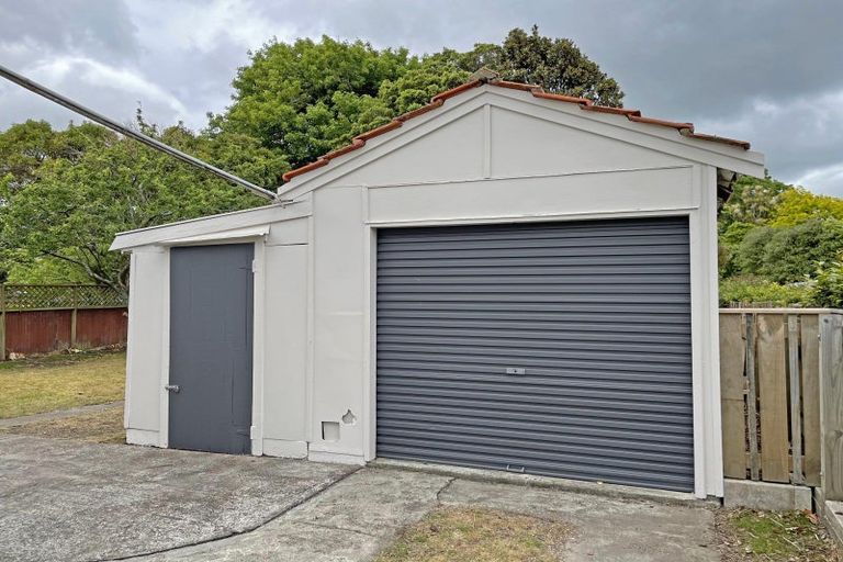 Photo of property in 28 Pahiatua Street, Hokowhitu, Palmerston North, 4410