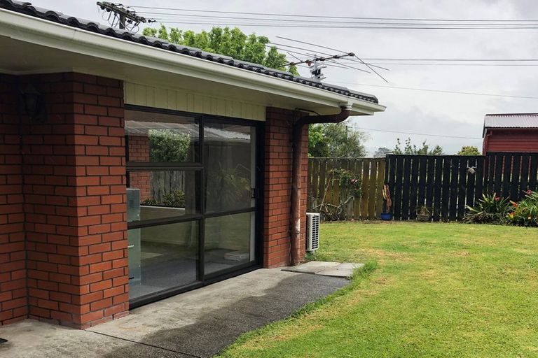 Photo of property in 2/35 Buscomb Avenue, Henderson, Auckland, 0610