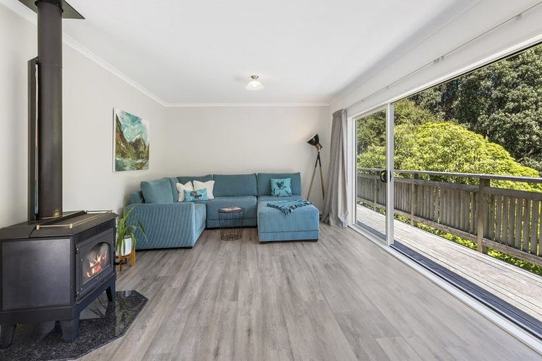 Photo of property in 2 Corlett Road, Plimmerton, Porirua, 5026