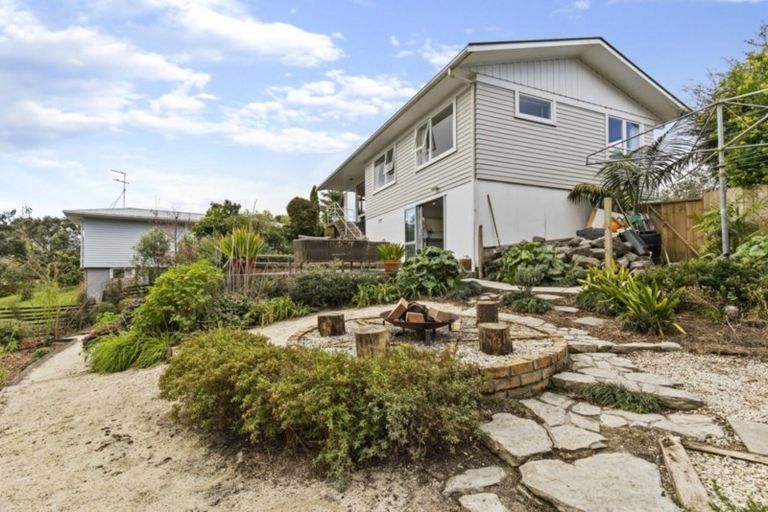 Photo of property in 85 Barrys Road, Glendene, Auckland, 0602