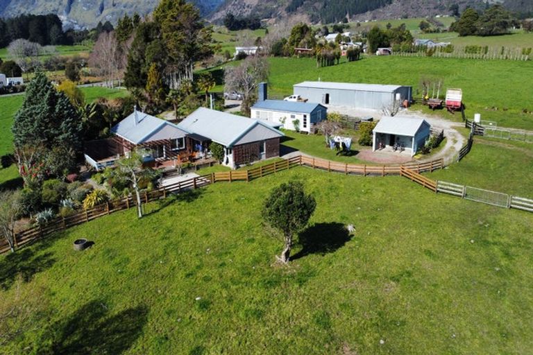 Photo of property in 70 Central Takaka Road, Takaka, 7183