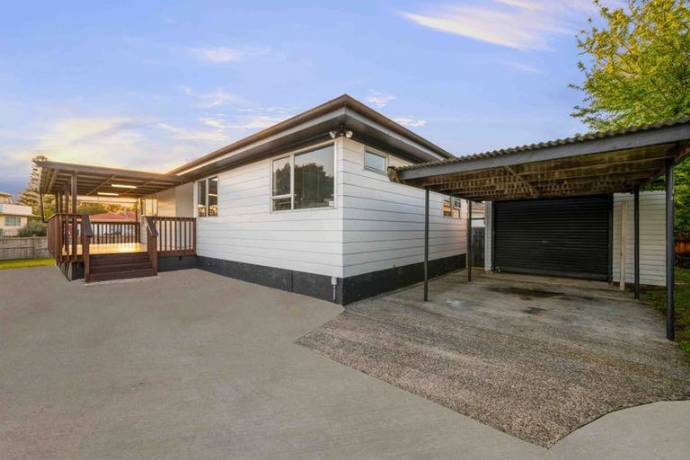 Photo of property in 16 Neems Place, Manurewa, Auckland, 2102