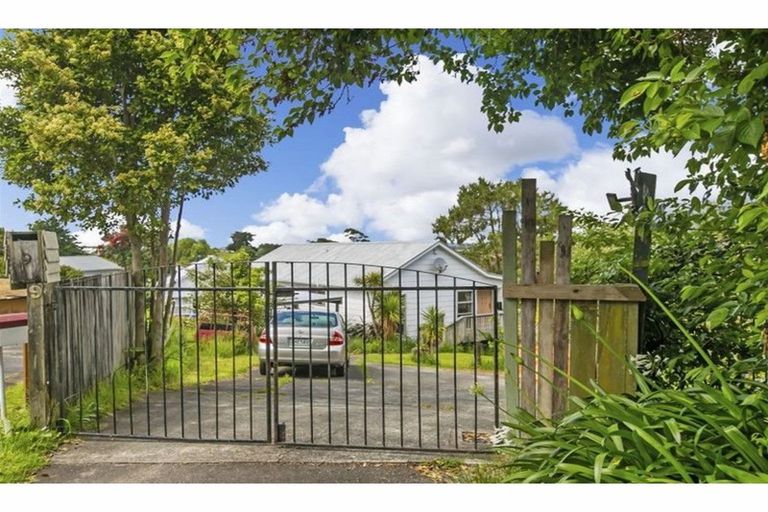 Photo of property in 9 Woodhouse Place, West Harbour, Auckland, 0618