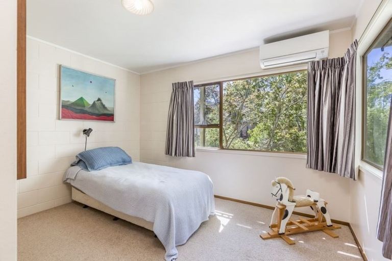 Photo of property in 1/8 Long Street, Torbay, Auckland, 0630