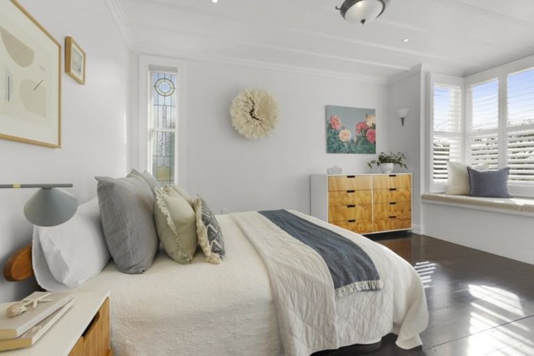 Photo of property in 5 Turnbull Road, Narrow Neck, Auckland, 0624