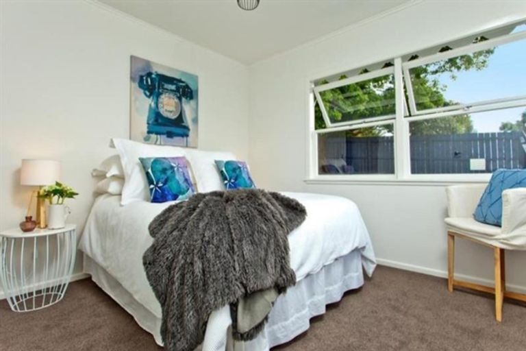 Photo of property in 1/93 Target Road, Totara Vale, Auckland, 0629